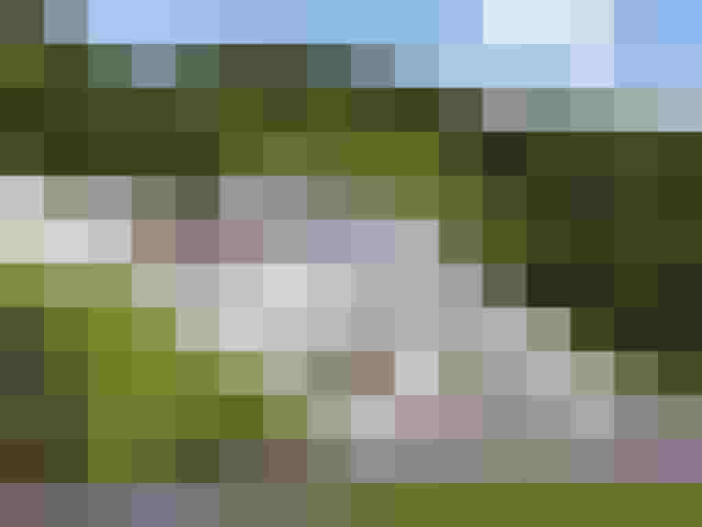 Moderne Eigentumswohnungen in Hanglage, umgeben von grüner Natur in Radstadt.