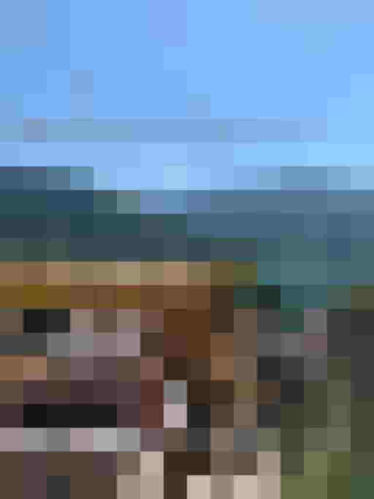 Baufortschritt der Eigentumswohnungen mit Blick auf den Zeller See und umliegende Berge.