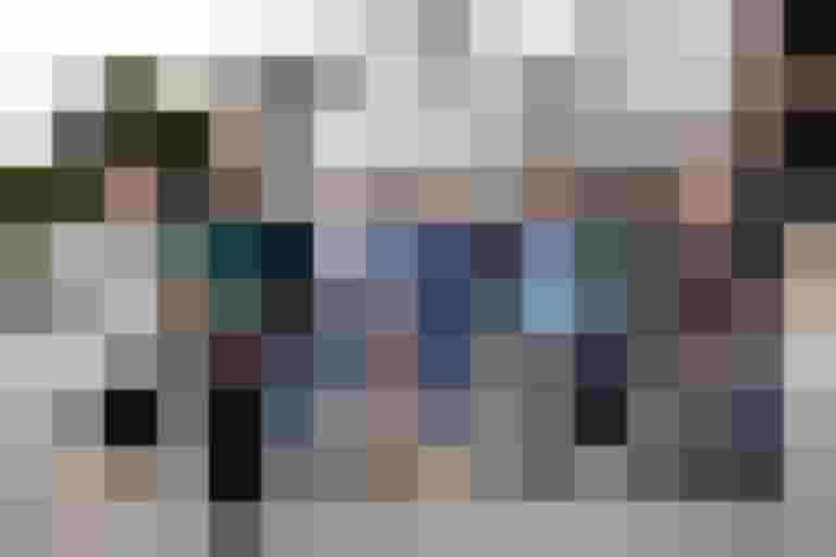 Gruppenfoto vor Wohnprojekt in Obertrum mit Schlüsselübergabe für neue Eigentumswohnungen.