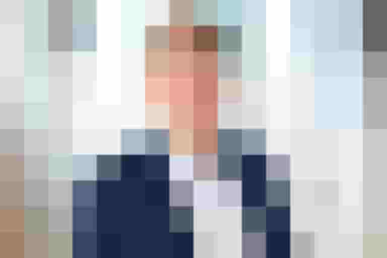 DI (FH) Philipp Konrad, BSc, Prokurist bei Leitgöb Wohnbau in moderner Büroumgebung.