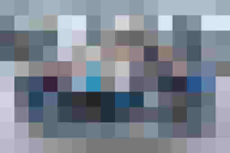 Gruppenfoto der Teilnehmer der Charity Challenge 2022 vor der Unternehmenszentrale.