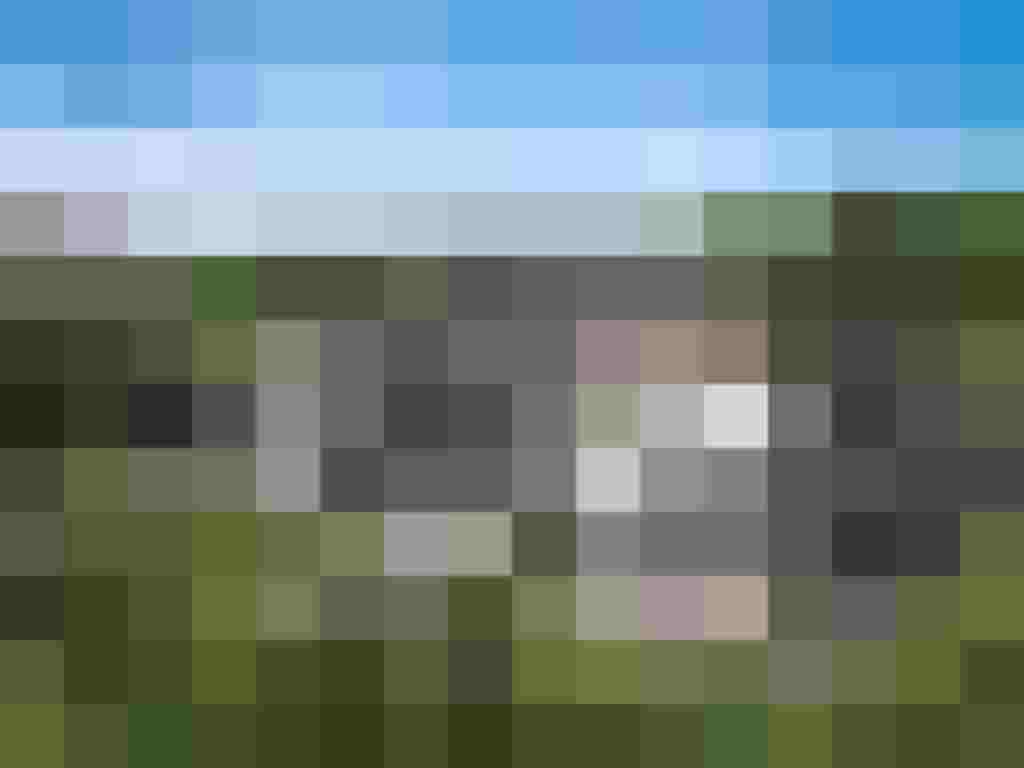Visualisierung moderner Wohnhäuser mit Terrassen und Gartenflächen