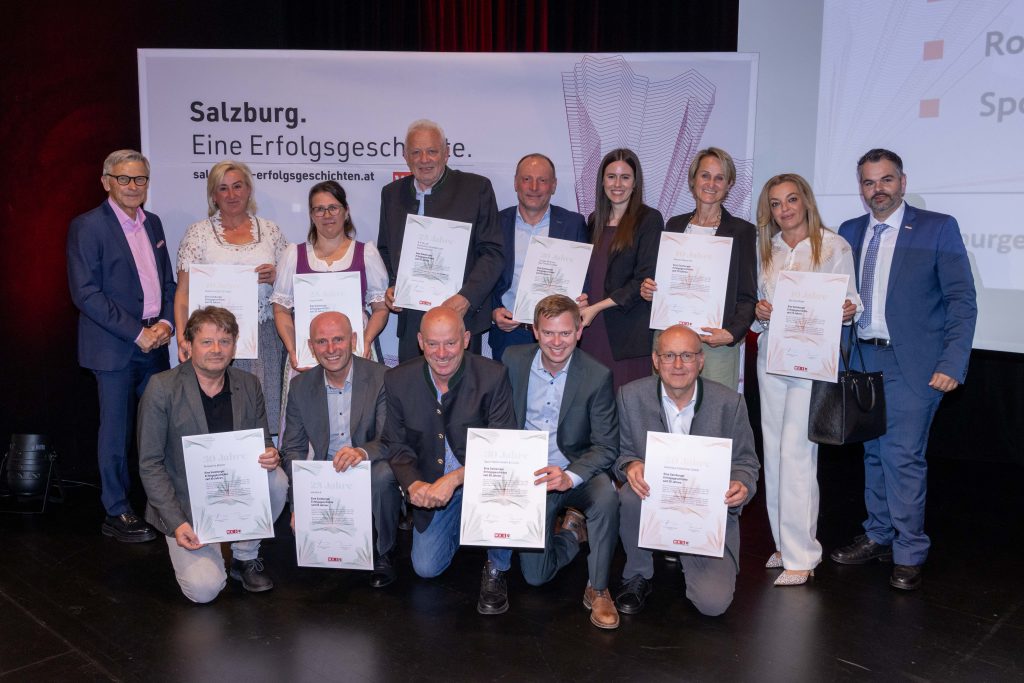 WKS Salzburger Erfolgsgeschichten: Gruppenfoto ausgezeichneter Unternehmen im Pinzgau