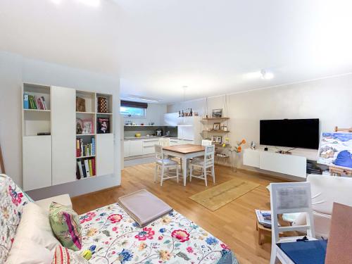 Moderne 2-Zimmer Wohnung mit Garten und TG-Platz